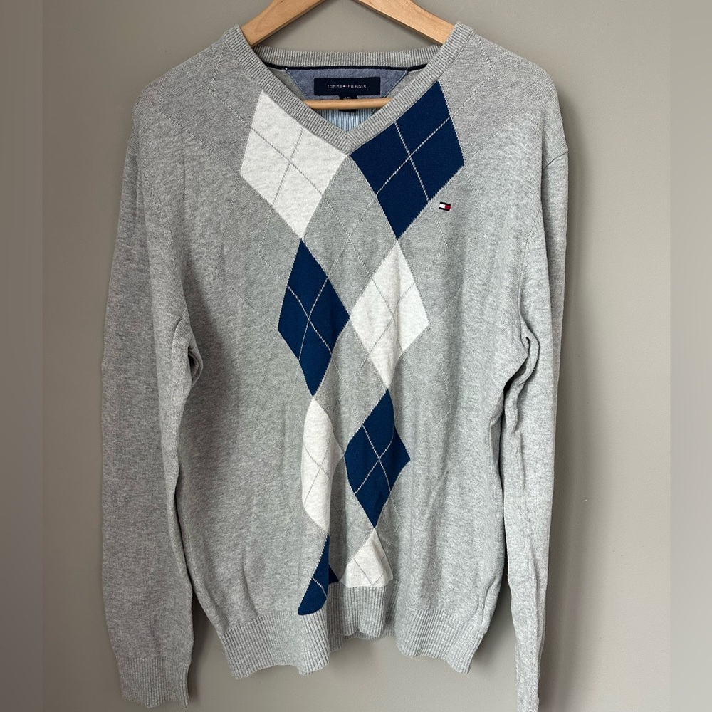 Tommy Hilfiger V-Neck Sweater in Gray with Blue and White Argyle